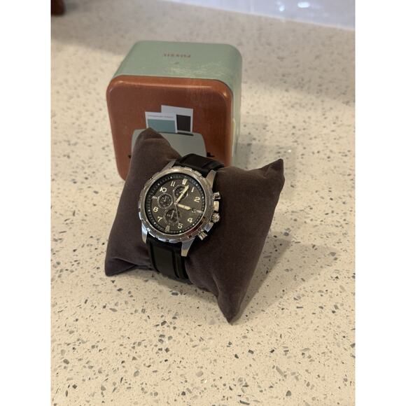 Fossil Dean Chronograph FS4613 Men’s Black Silicone Band Watch w/ Tin Box - Picture 15 of 15